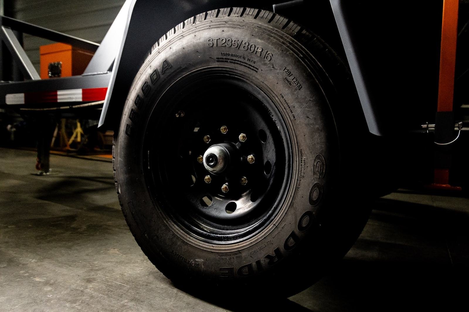 16-ply rated tire and electric brake hub on a reel trailer